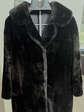 Beatiful Astrakhan Lamb Women's Fur Coat
